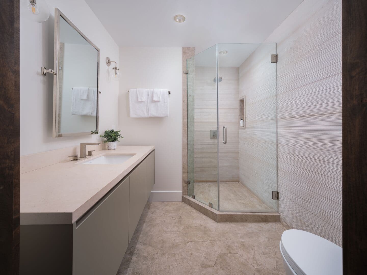 Downstairs King Bedroom 1 Ensuite