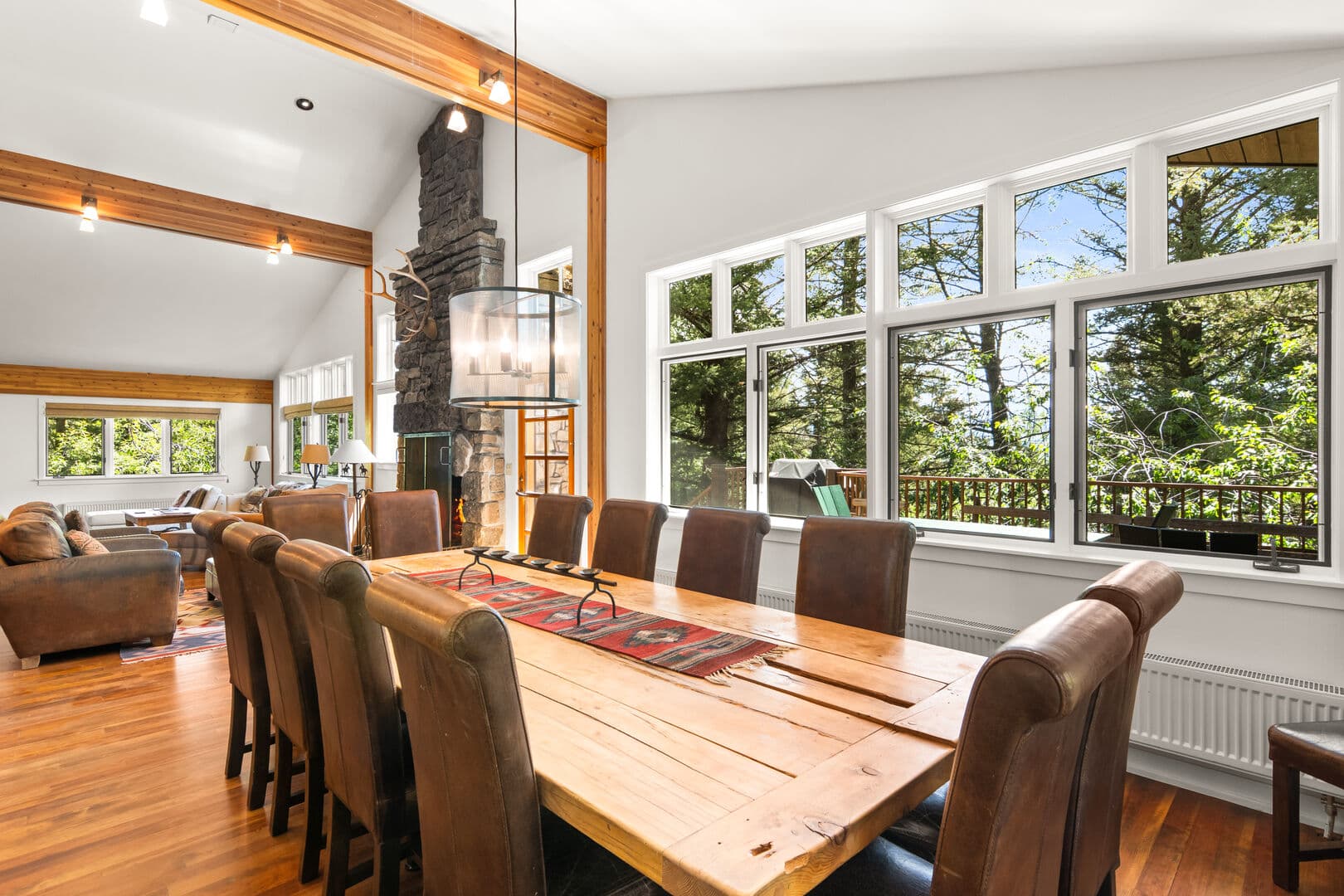 Dining Area w/ Seating at Breakfast Bar