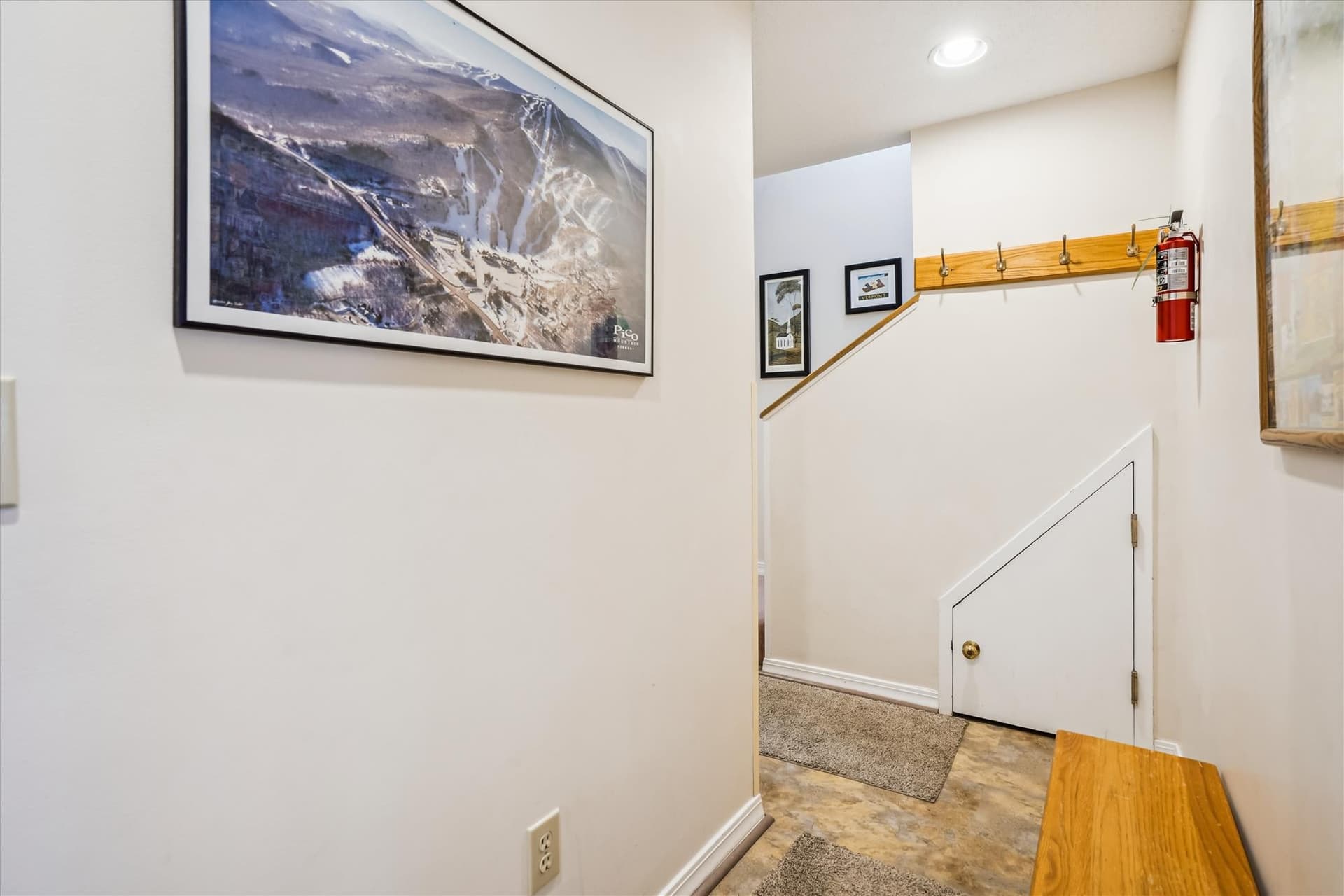 Come in and enjoy this condo.
