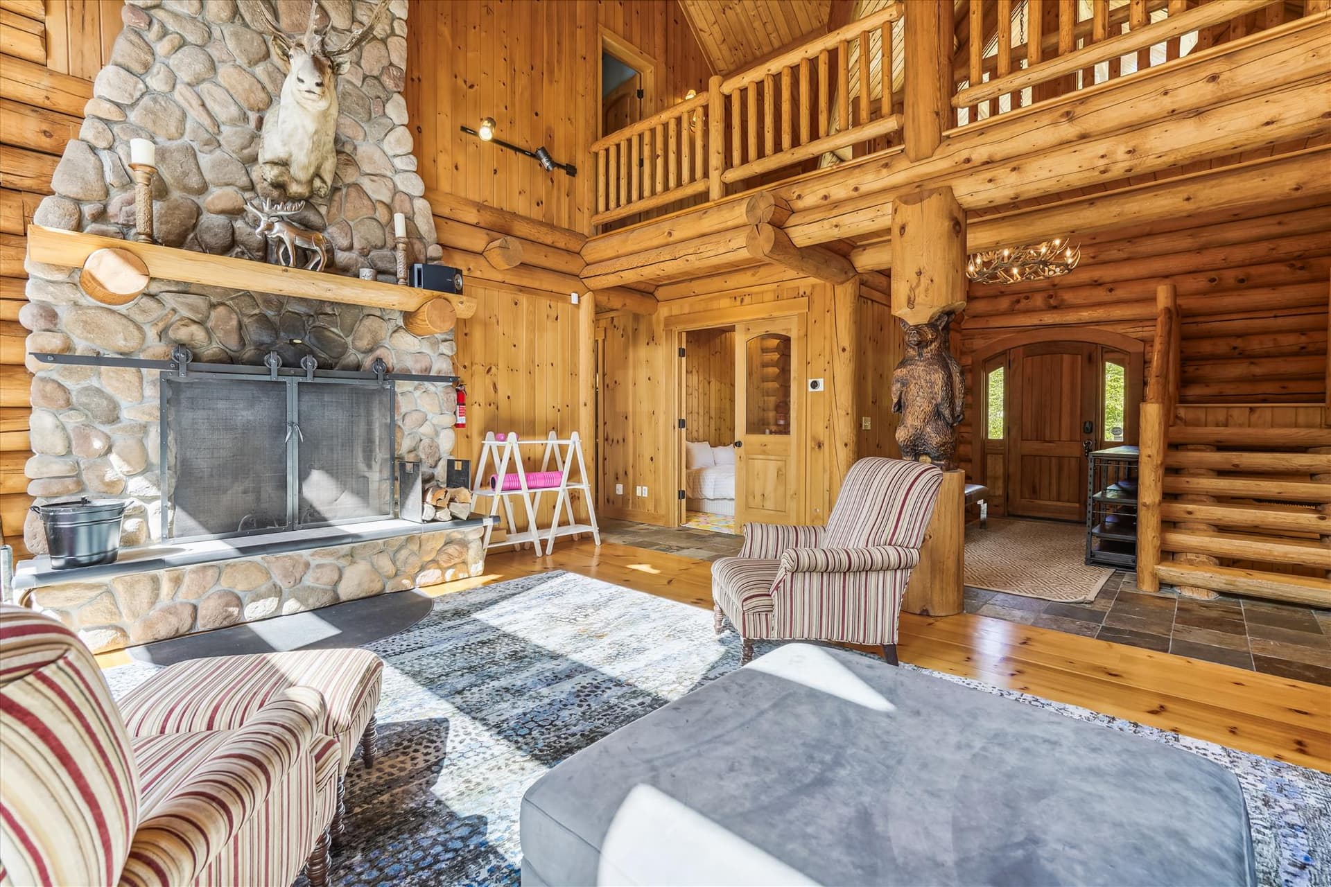 The fireplace is so relaxing. Just sit back and enjoy it.