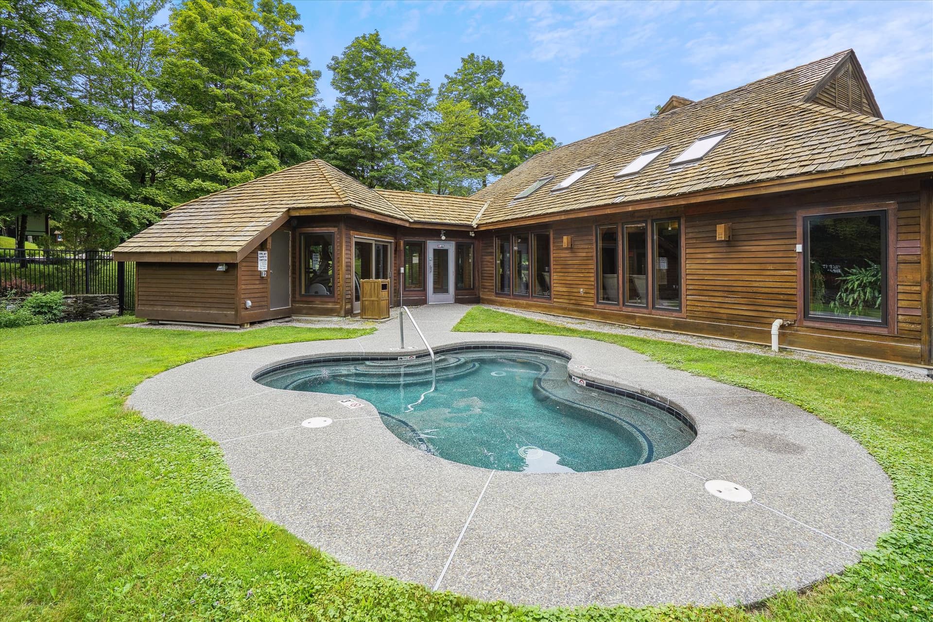 Guests have access to the Highridge Sports Center featuring an outdoor hot tub for summer enjoyment.