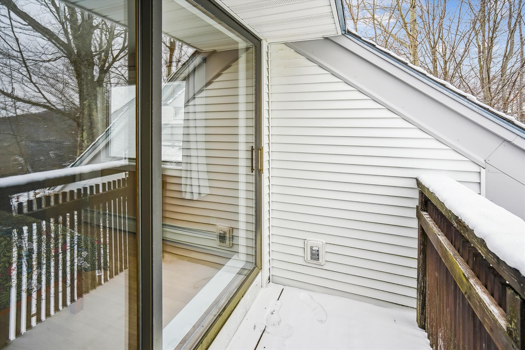 Easy access to the balcony area.