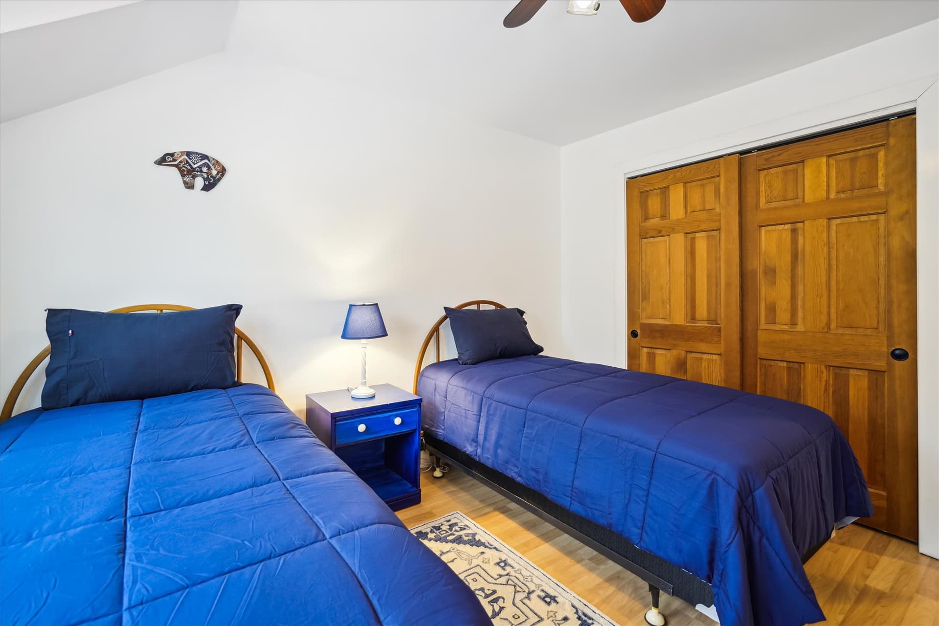 Twin beds and closet space.