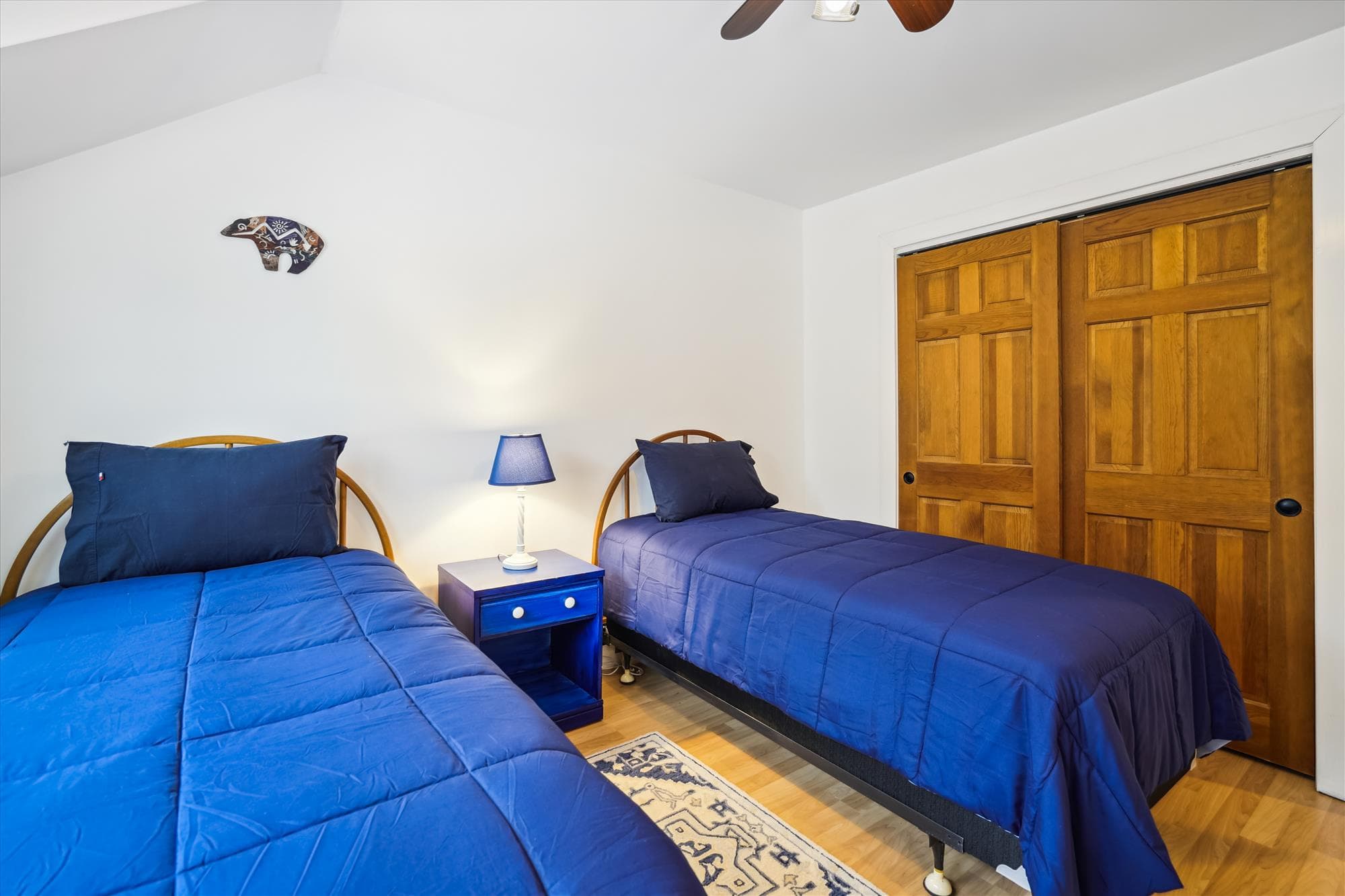 Twin beds and closet space.