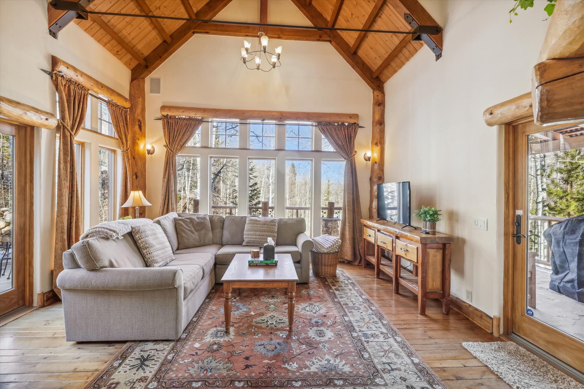 Living Area - Endless Trails Cabin - Silverthorne Vacation Rental
