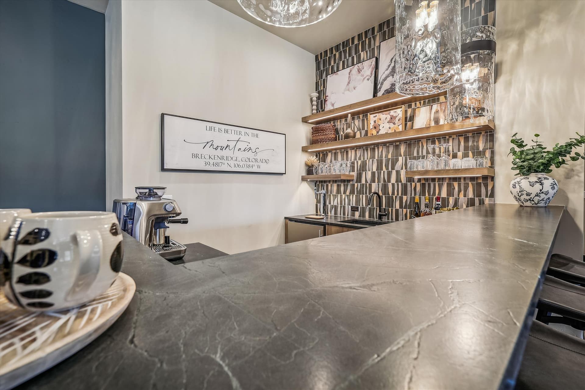 Bar, The Crowne Summit, Breckenridge Vacation Rental