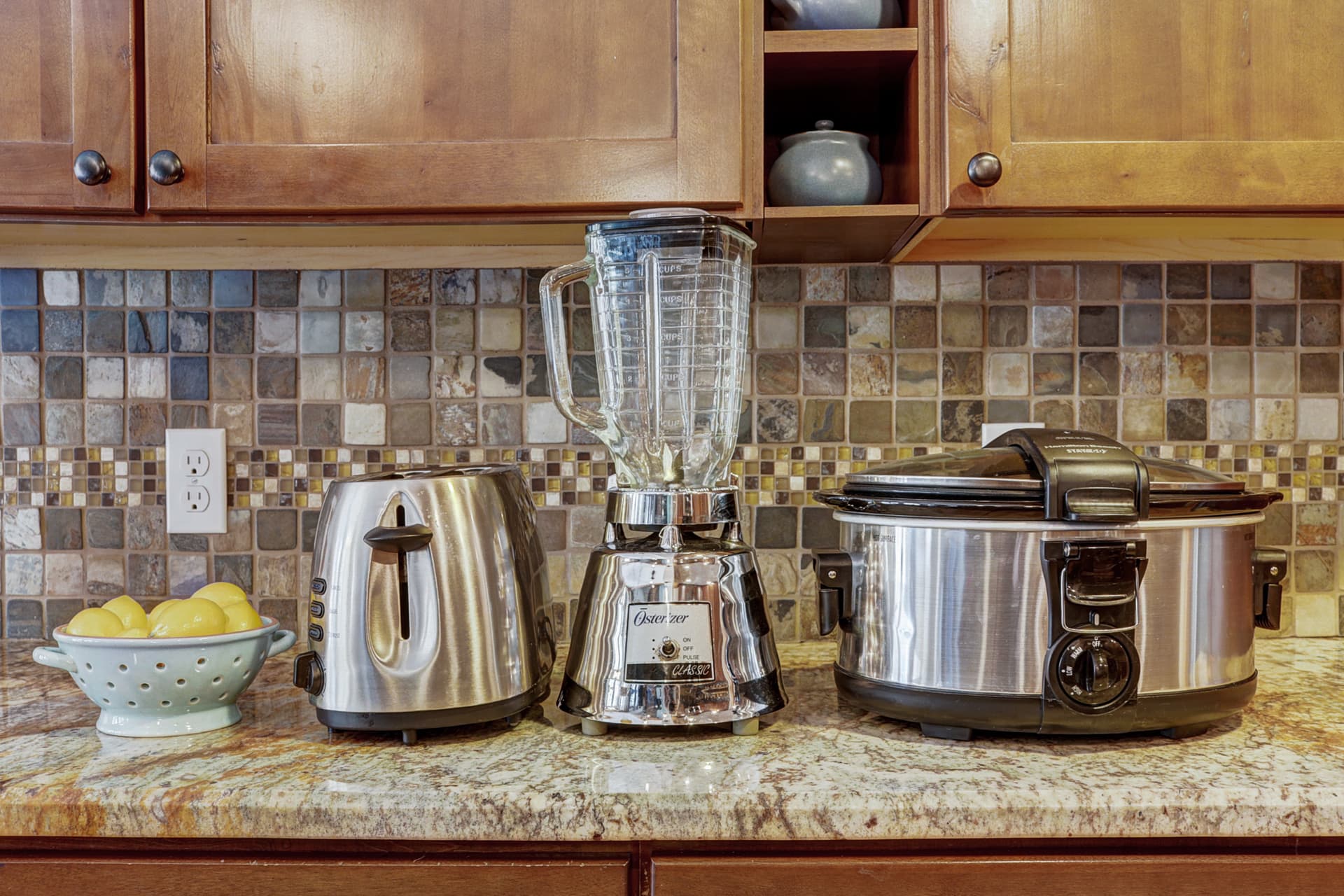 10 cup coffee maker, toaster and slow-cooker provided in the kitchen - 4 O'Clock Lodge D26 Breckenridge Vacation Rental