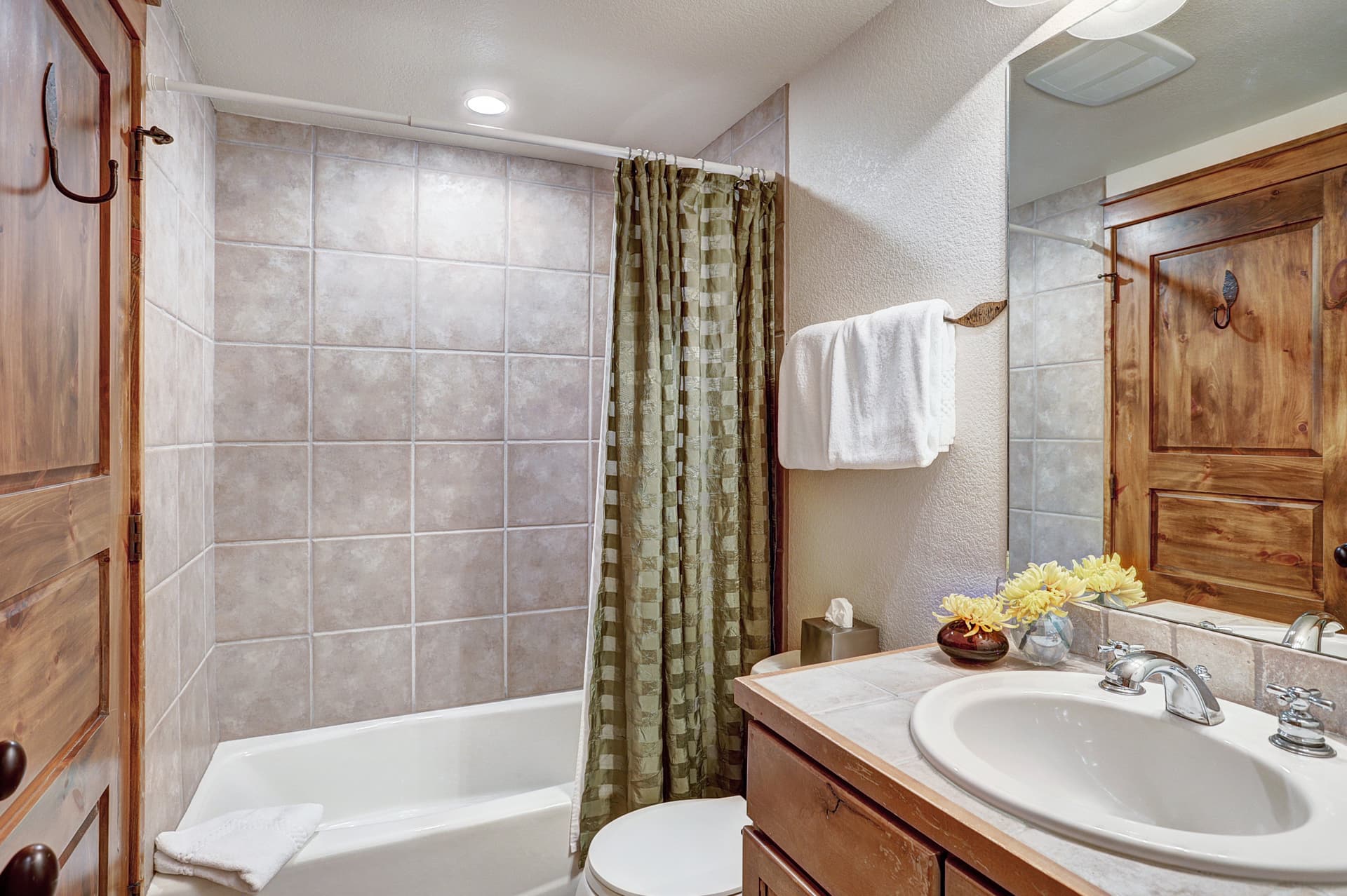 Second private bathroom for queen bedroom - Amber Sky Breckenridge Vacation Rental