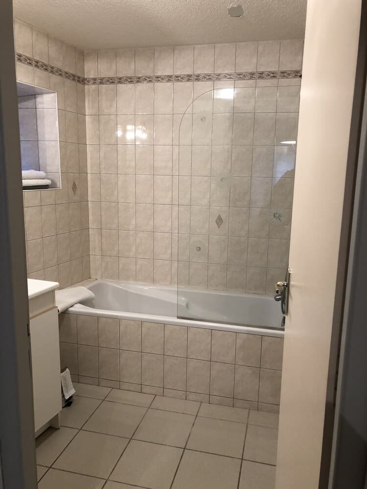 Deep Soaking Bathtub