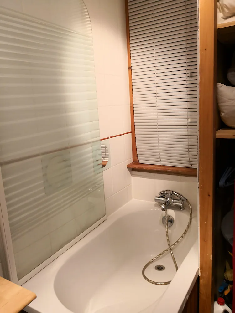 Deep Soaking Bathtub