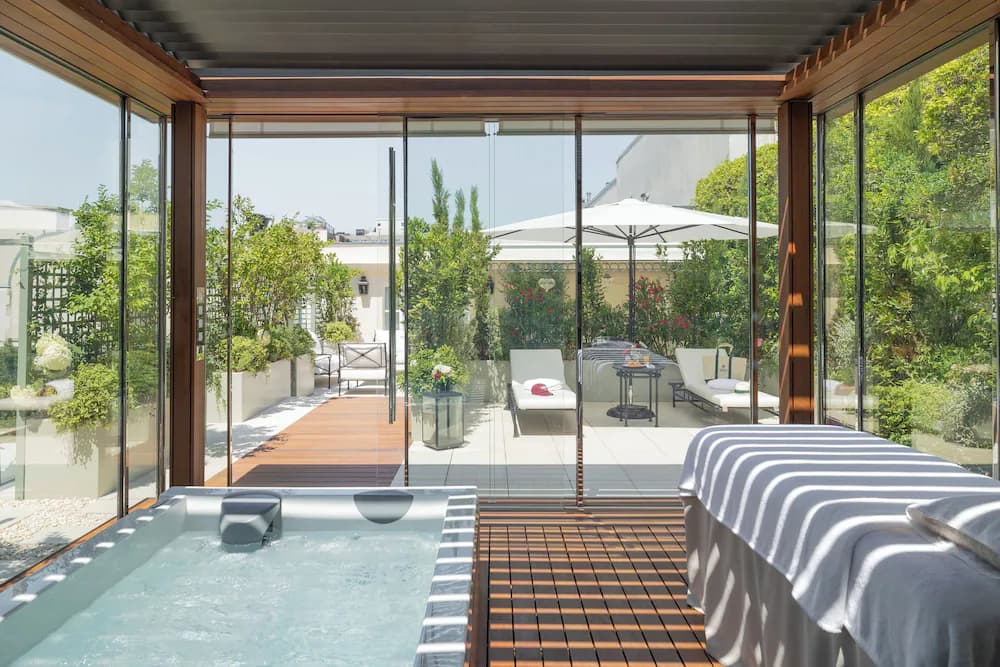 Private spa tub