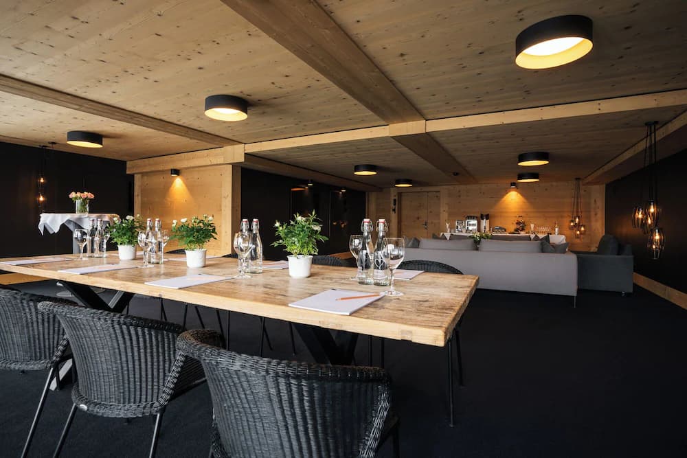 Meeting facility