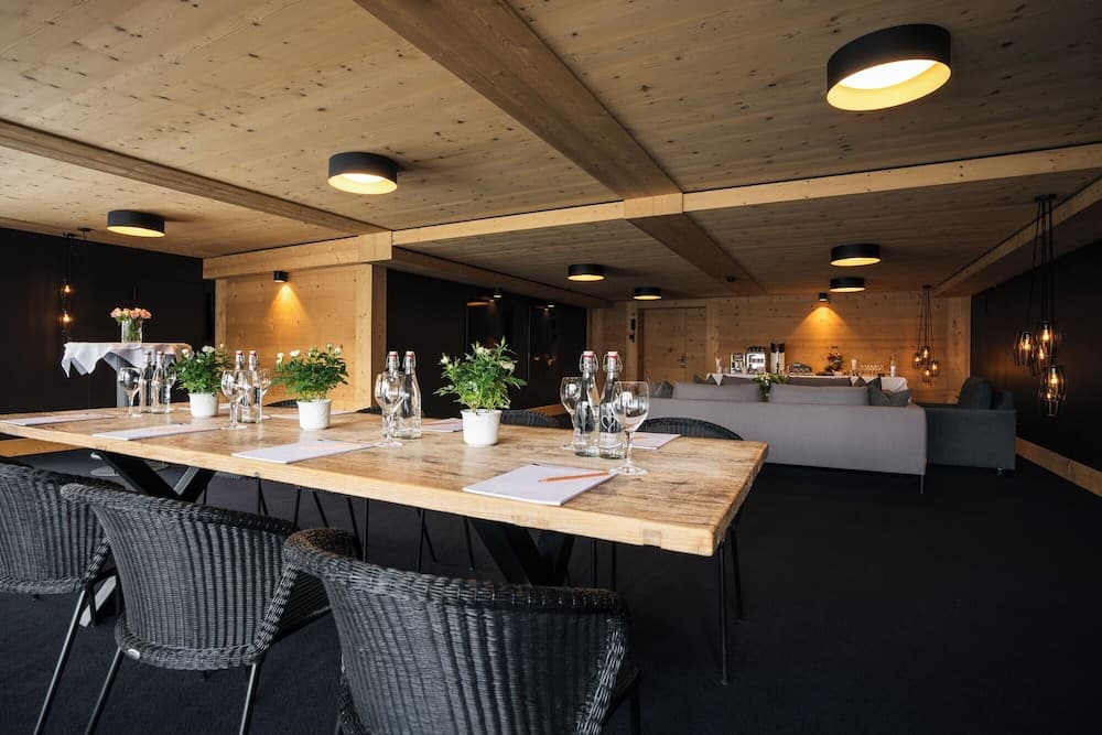 Meeting facility
