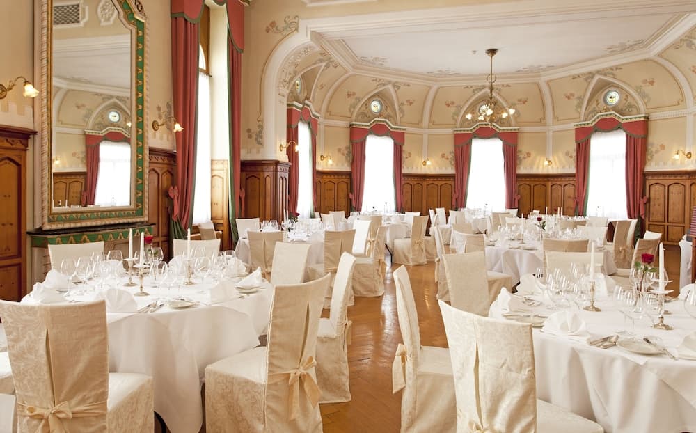 Banquet hall