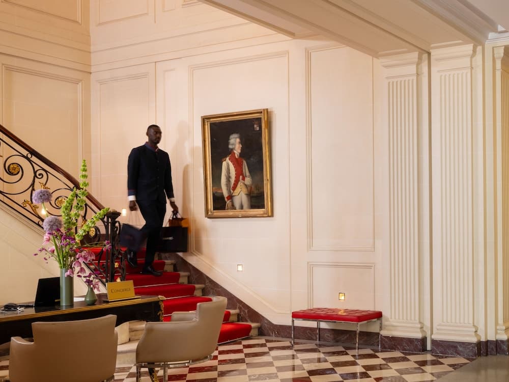 Concierge desk