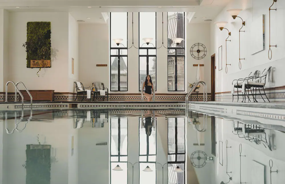 Indoor spa tub