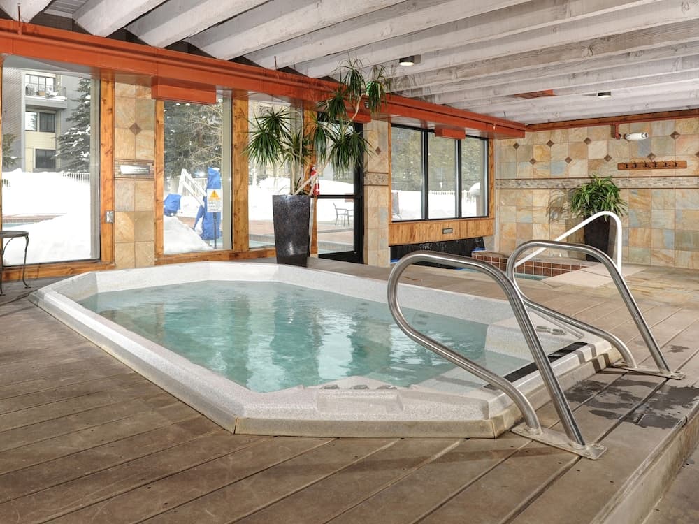 Indoor spa tub