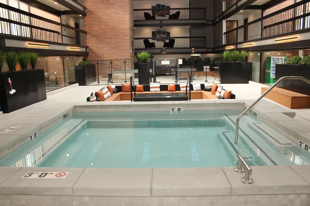 Indoor spa tub