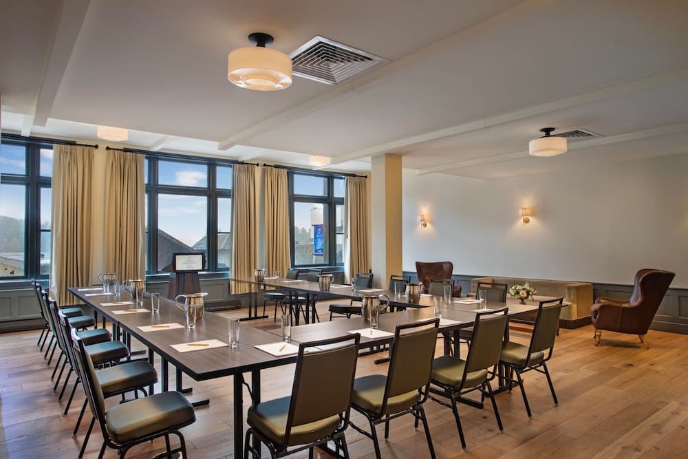 Meeting facility