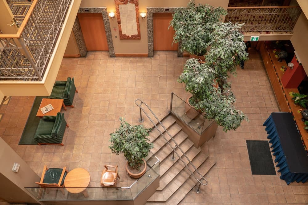 Lobby lounge