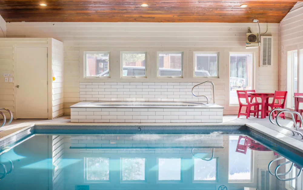 Indoor spa tub
