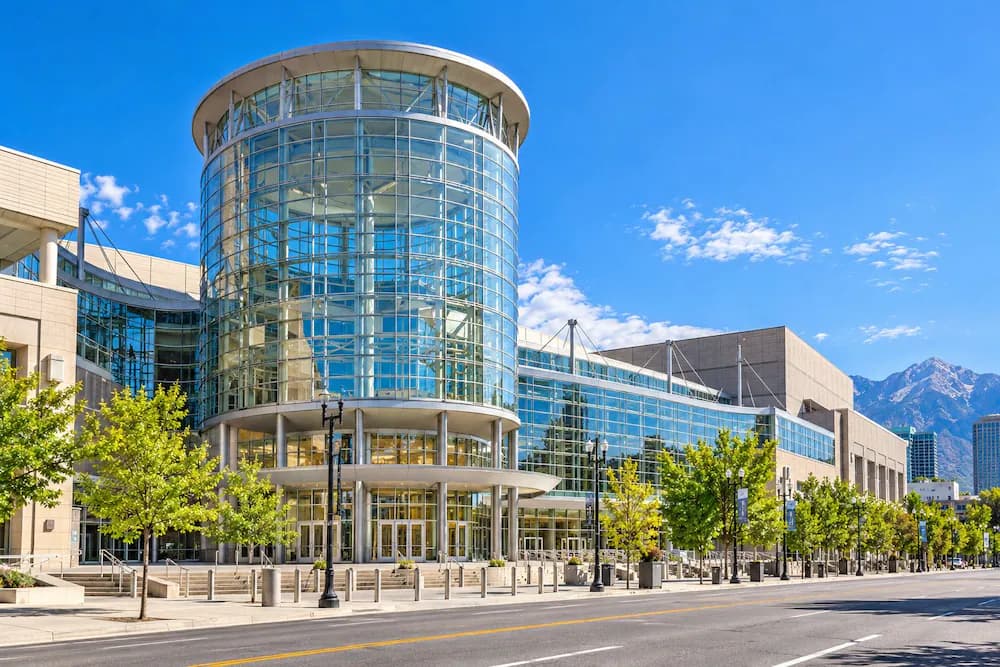 Shopping mall