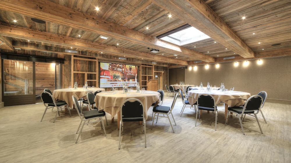 Meeting facility