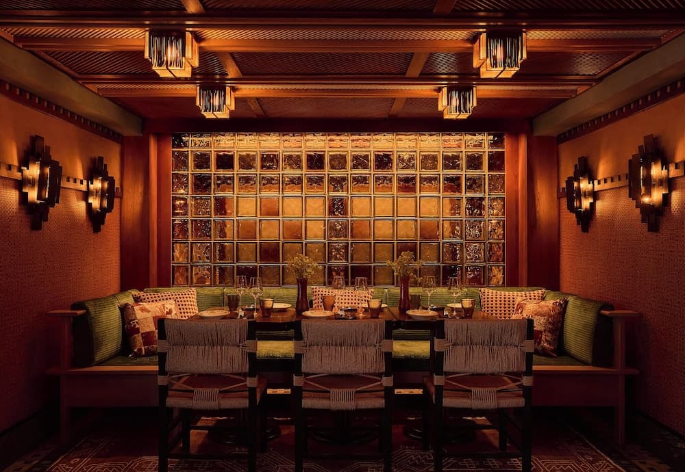 Lobby lounge