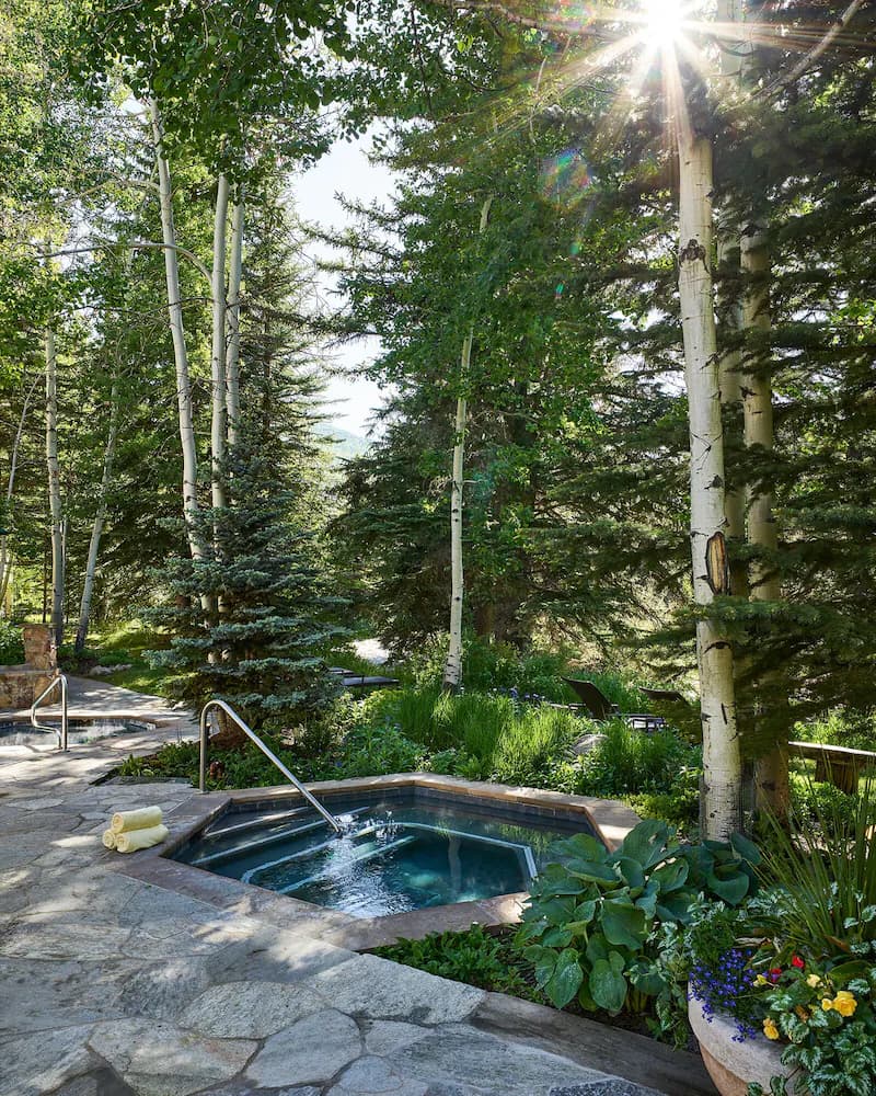 Indoor/outdoor pool