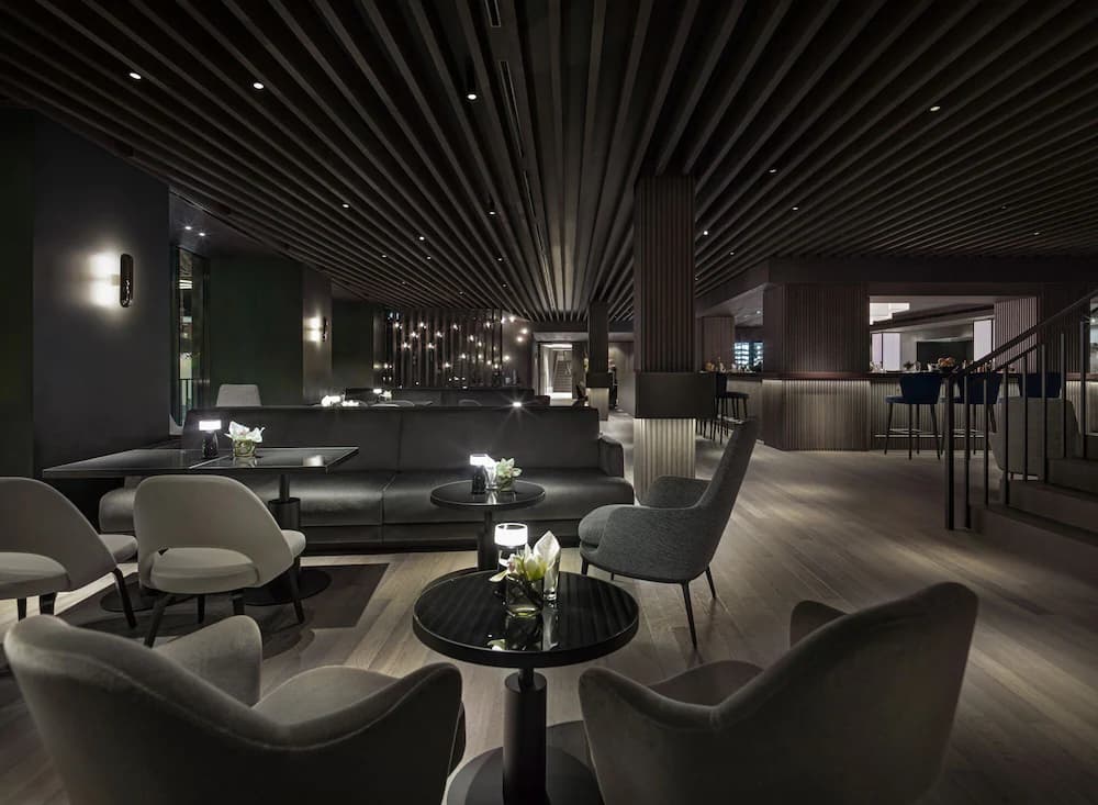 Lobby lounge