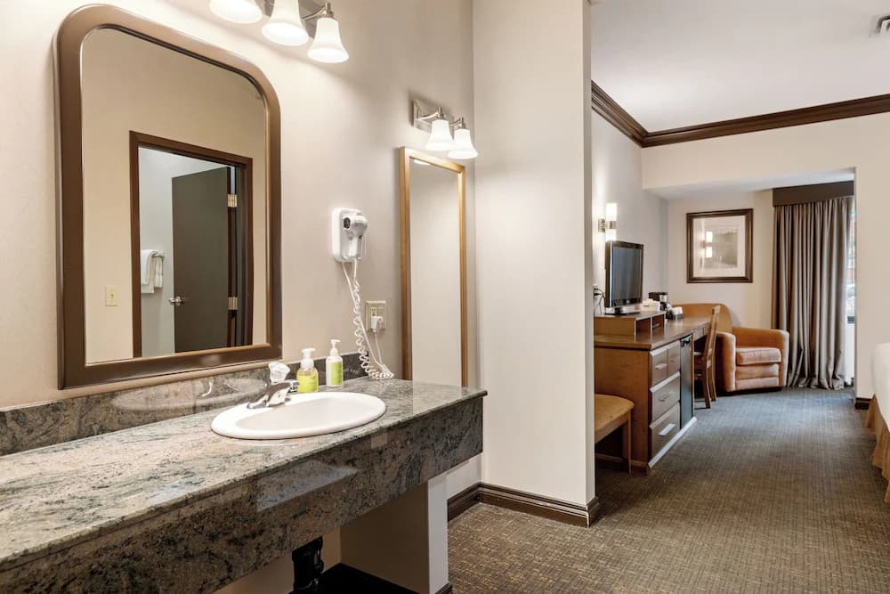 Bathroom sink