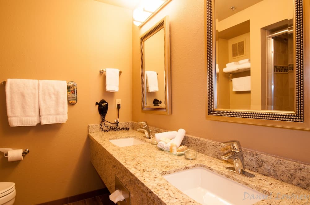 Bathroom sink