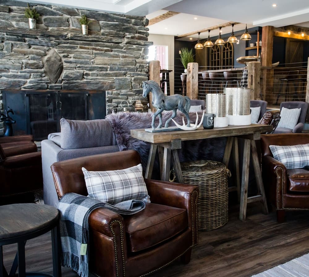 Lobby lounge