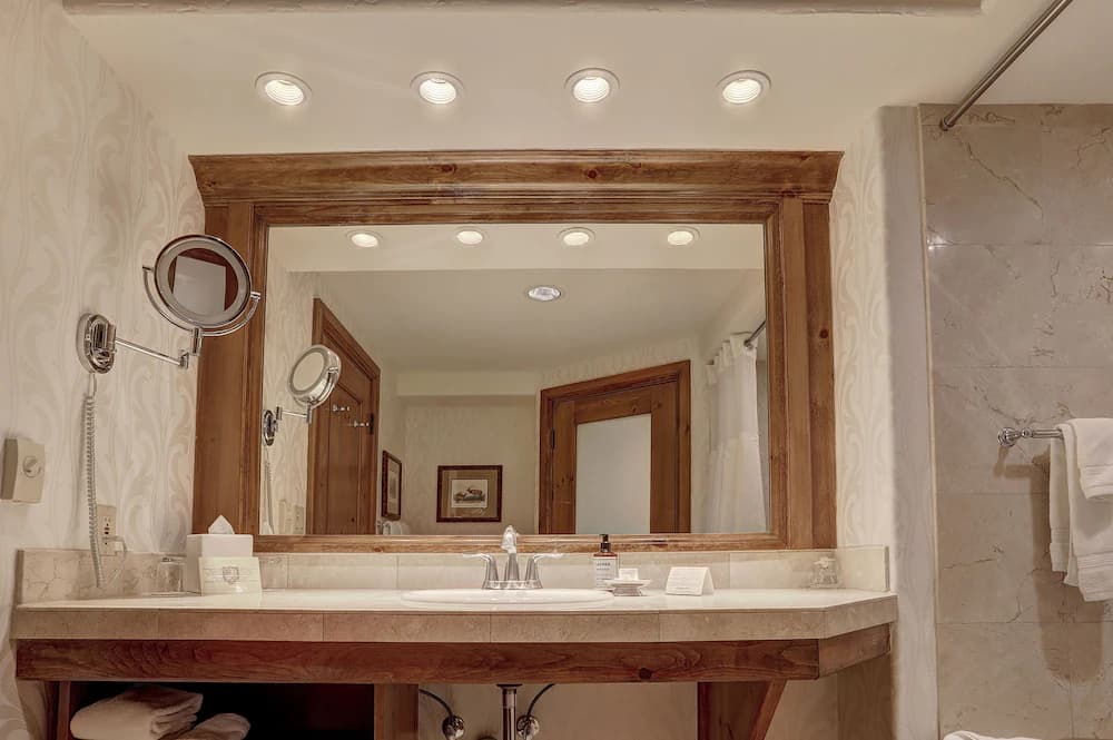 Bathroom sink