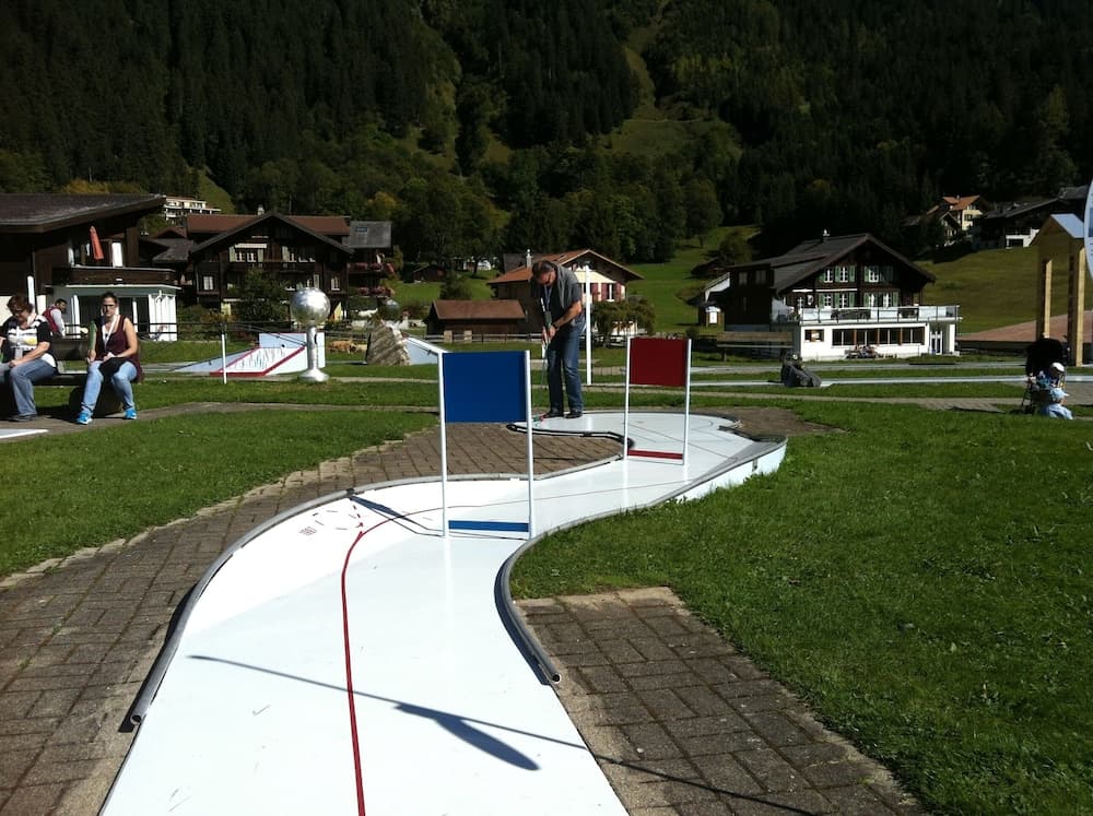 Mini-golf
