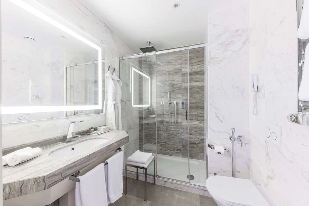 Bathroom shower