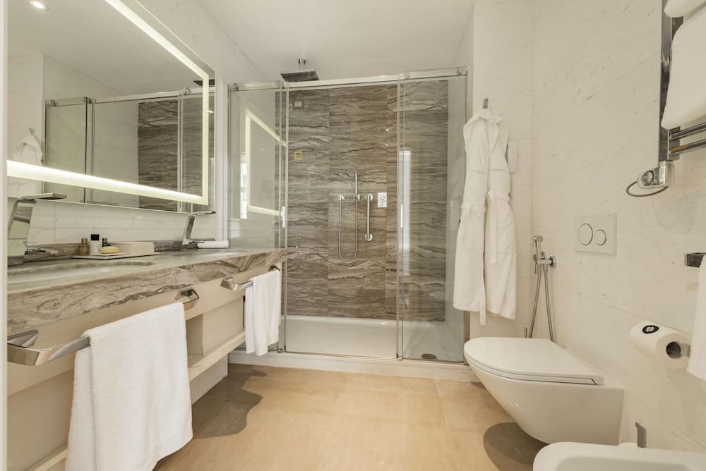 Bathroom shower