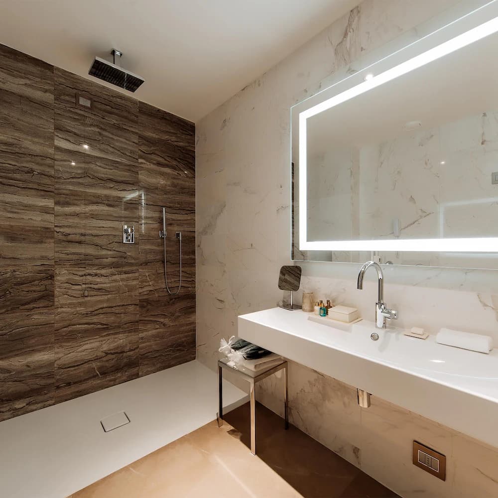 Bathroom shower
