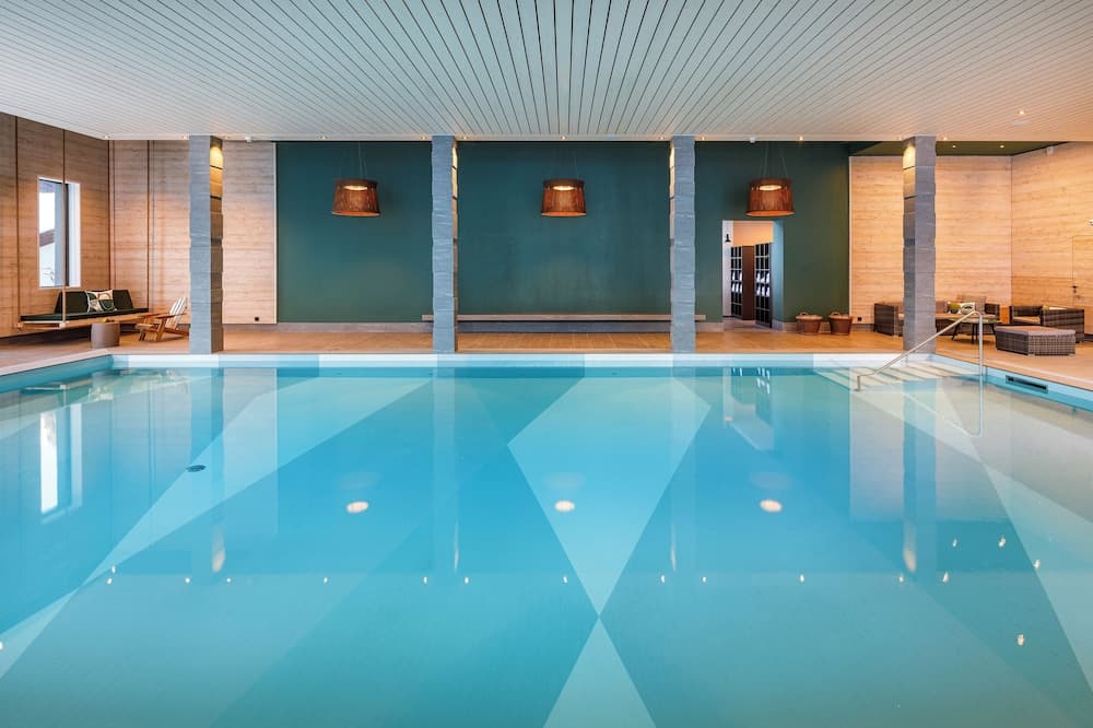 Exercise/lap pool