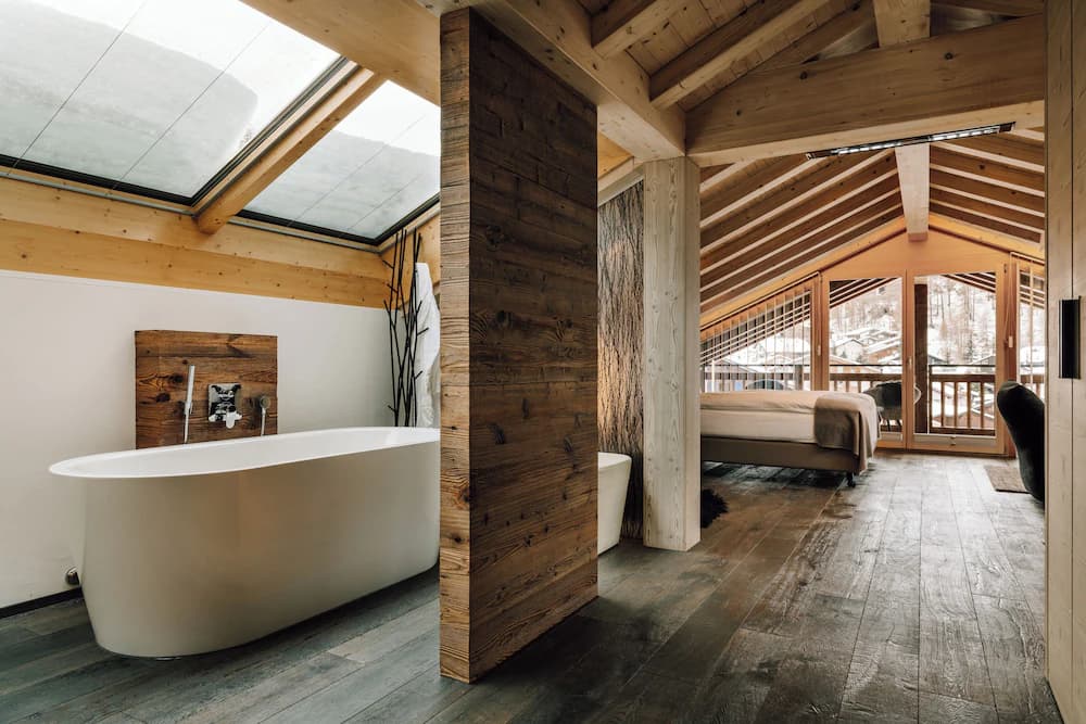 Deep soaking bathtub