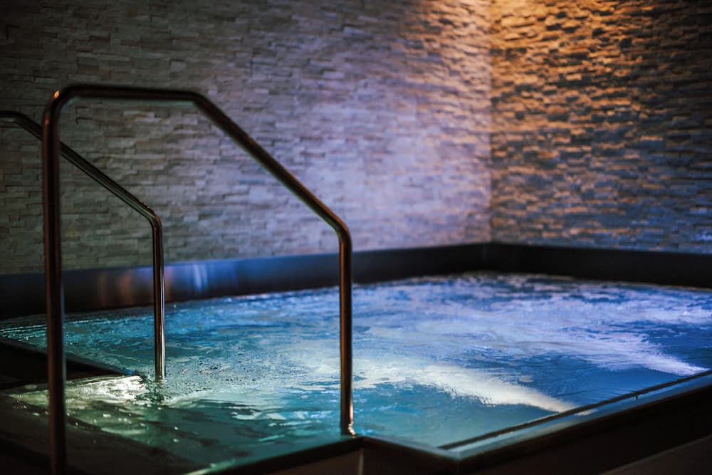 Jetted tub