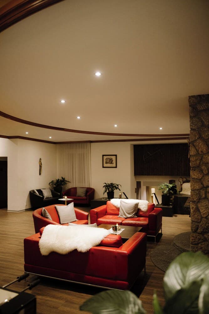 Lobby lounge