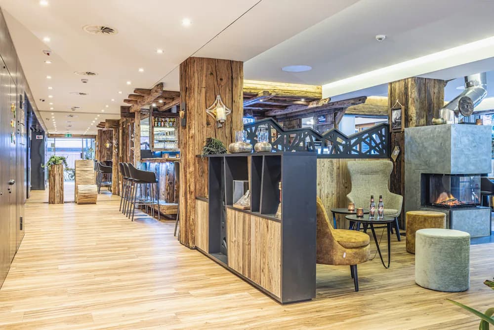 Lobby lounge