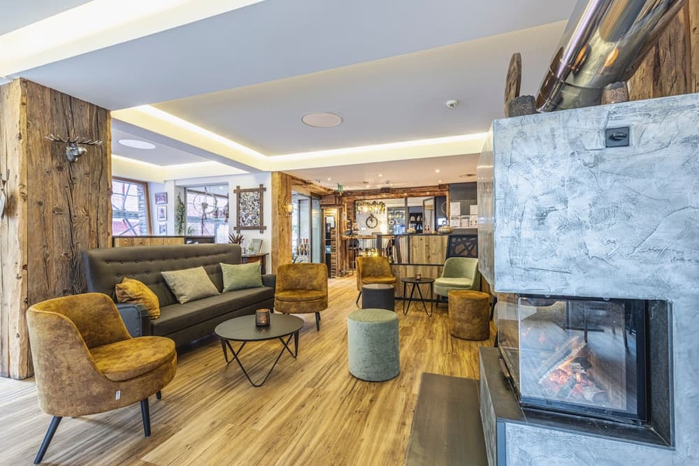 Lobby lounge