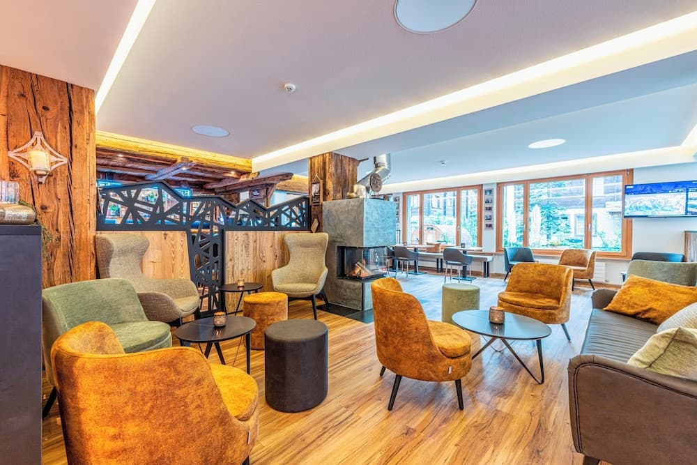 Lobby lounge