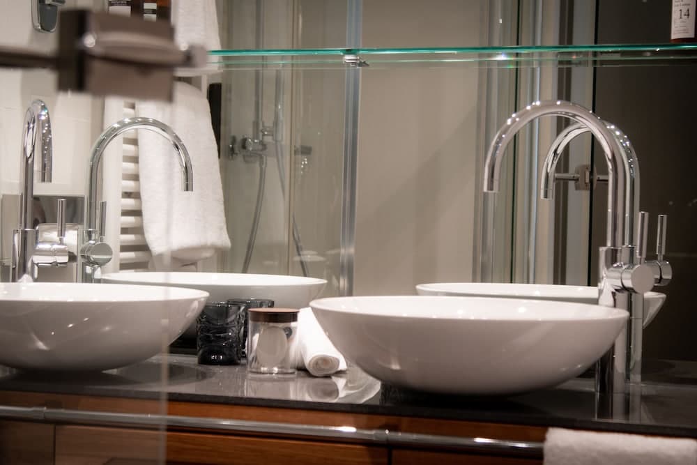 Bathroom sink