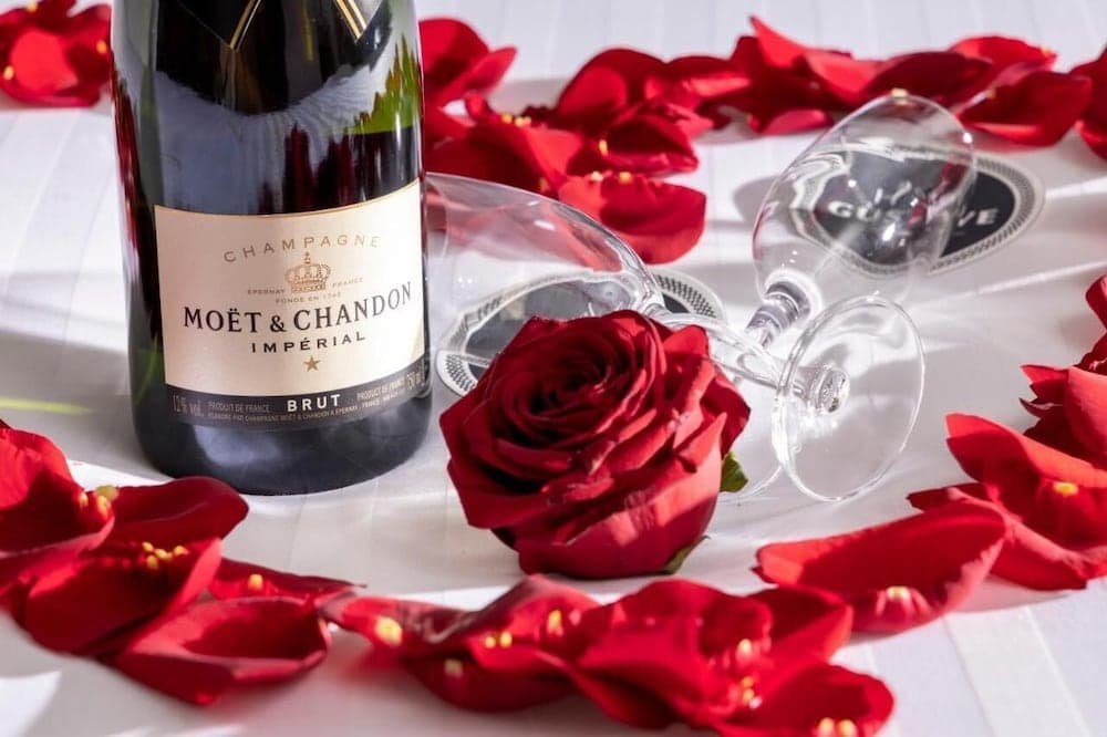Champagne service