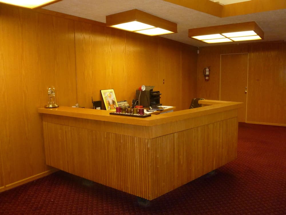 Check-in/check-out kiosk