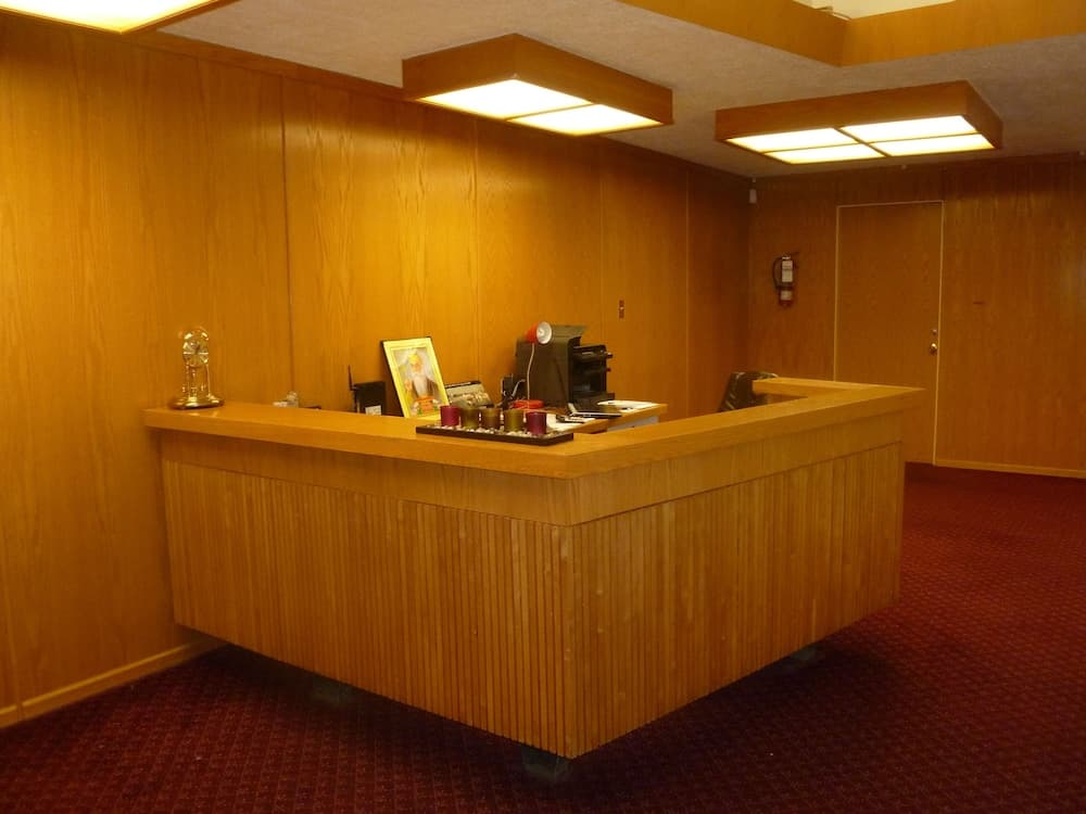 Check-in/check-out kiosk
