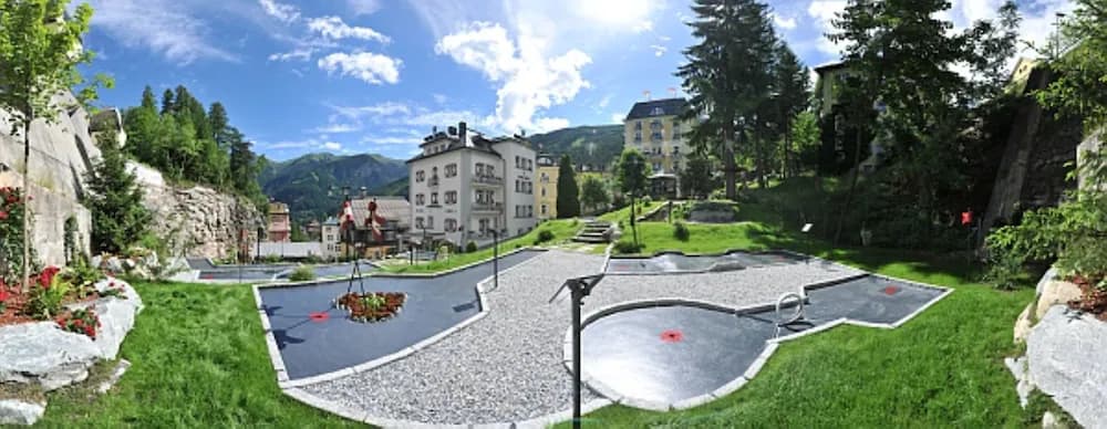 Mini-golf